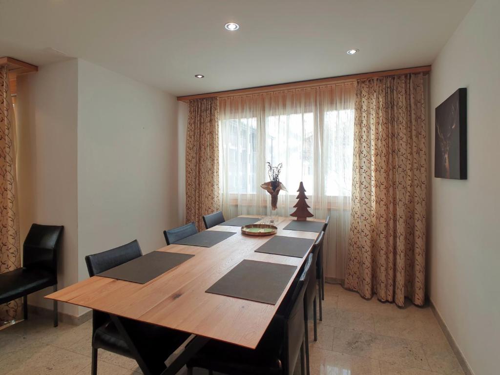 Aramis Lodge room 6